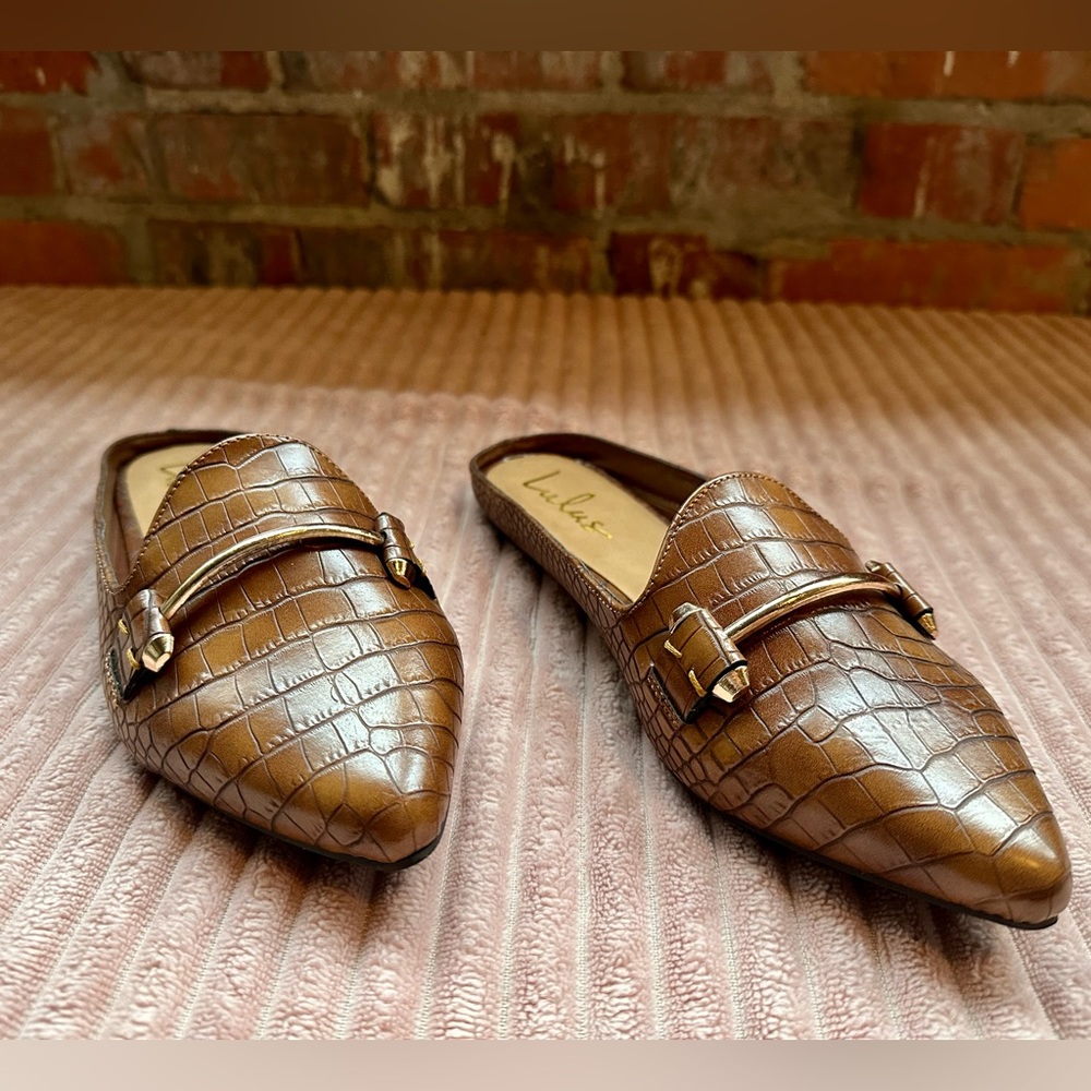 LULUS Women’s Slides